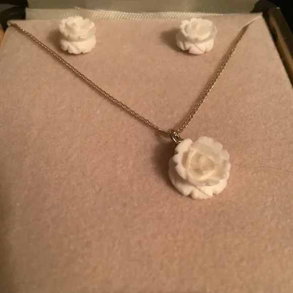 NIB ivory bone rose necklace & earrings NEW Vintage - Picture 6 of 10